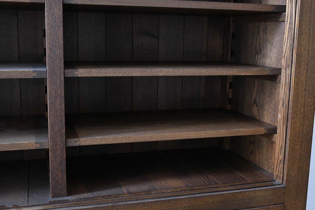中古　美品　職人手作り品　タモ材　ダイナミックで美しい木目の水屋箪笥　(R-089989)