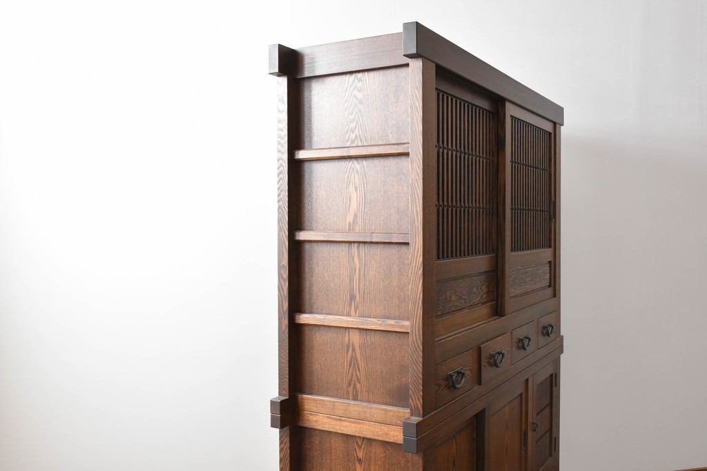 中古　美品　職人手作り品　タモ材　ダイナミックで美しい木目の水屋箪笥　(R-089989)