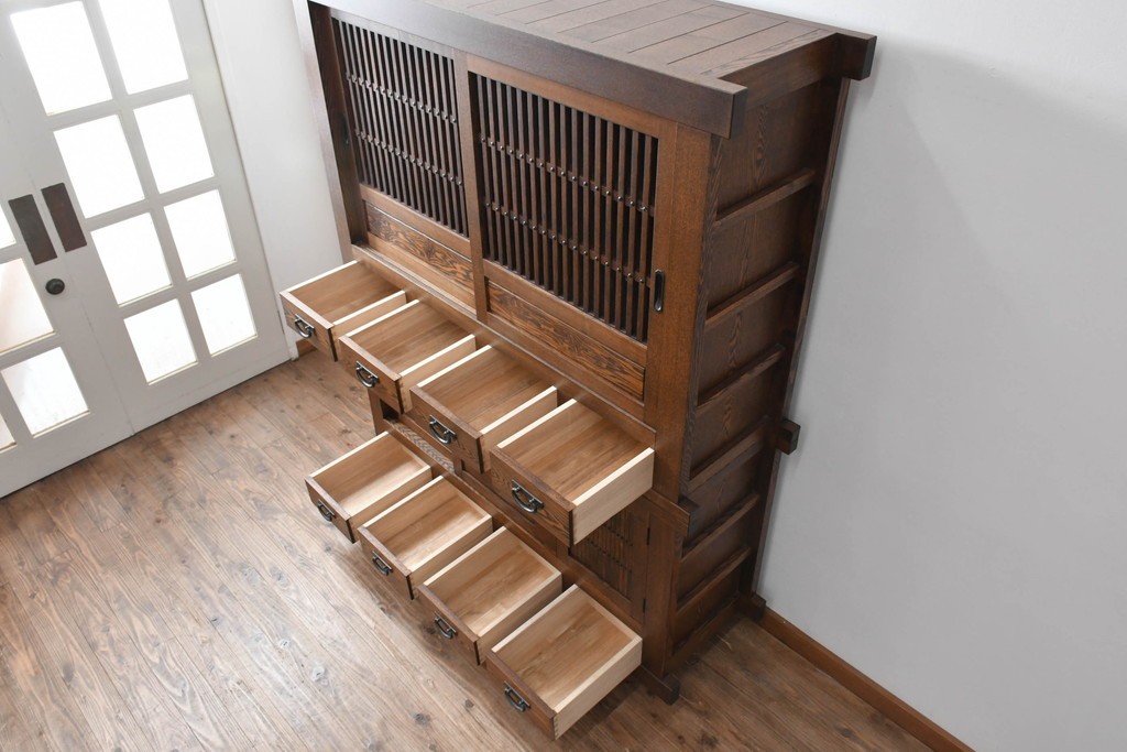 中古　美品　職人手作り品　タモ材　ダイナミックで美しい木目の水屋箪笥　(R-089989)