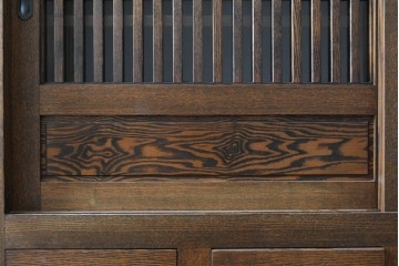 中古　美品　職人手作り品　タモ材　ダイナミックで美しい木目の水屋箪笥　(R-089989)