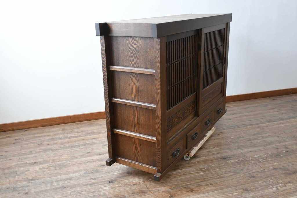 中古　美品　職人手作り品　タモ材　水屋箪笥上段　繊細で整然と並ぶ格子戸が魅力の収納棚　(R-089990)