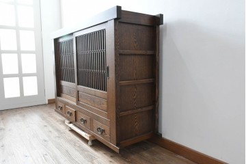 中古　美品　職人手作り品　タモ材　水屋箪笥上段　繊細で整然と並ぶ格子戸が魅力の収納棚　(R-089990)