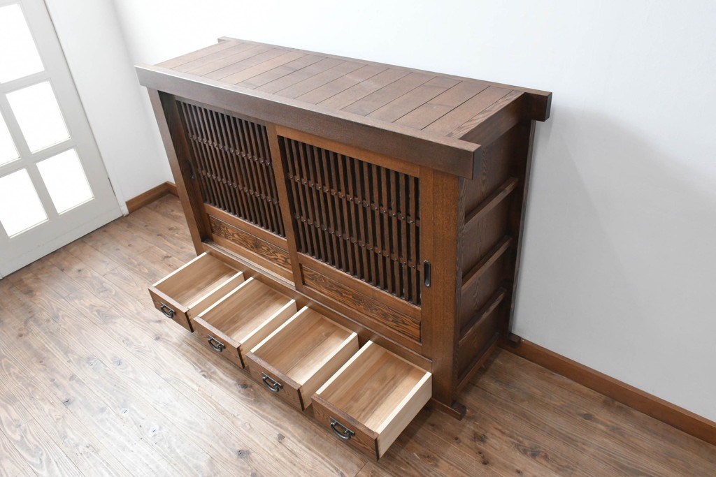 中古　美品　職人手作り品　タモ材　水屋箪笥上段　繊細で整然と並ぶ格子戸が魅力の収納棚　(R-089990)