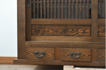 中古　美品　職人手作り品　タモ材　水屋箪笥上段　繊細で整然と並ぶ格子戸が魅力の収納棚　(R-089990)