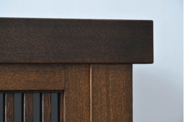中古　美品　職人手作り品　タモ材　水屋箪笥上段　繊細で整然と並ぶ格子戸が魅力の収納棚　(R-089990)