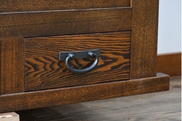 中古　美品　職人手作り品　タモ材　水屋箪笥上段　繊細で整然と並ぶ格子戸が魅力の収納棚　(R-089990)