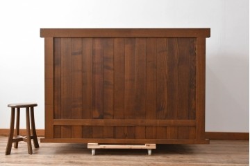 中古　美品　職人手作り品　タモ材　水屋箪笥上段　繊細で整然と並ぶ格子戸が魅力の収納棚　(R-089990)