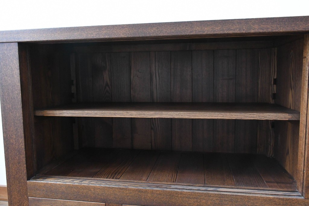 中古　美品　職人手作り品　タモ材　水屋箪笥下段　前板の美しい杢目が目を引く収納棚　(R-089991)