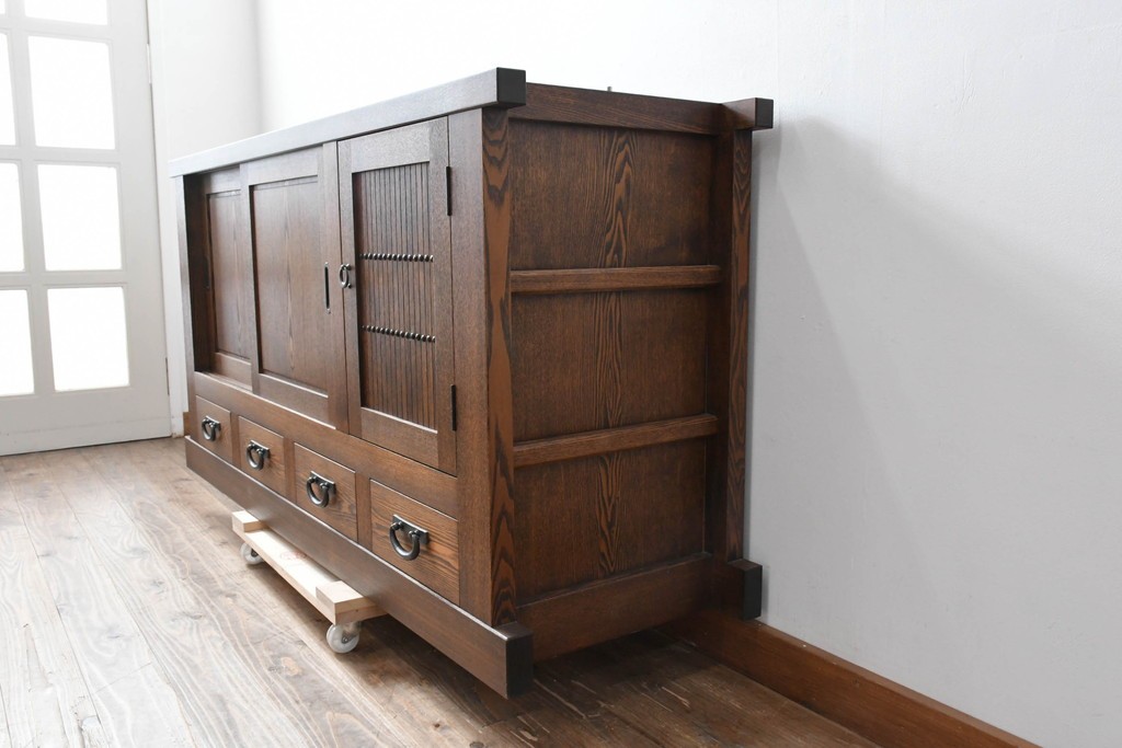 中古　美品　職人手作り品　タモ材　水屋箪笥下段　前板の美しい杢目が目を引く収納棚　(R-089991)