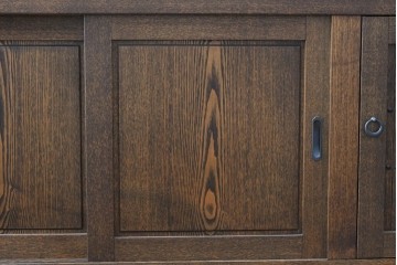中古　美品　職人手作り品　タモ材　水屋箪笥下段　前板の美しい杢目が目を引く収納棚　(R-089991)