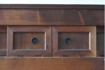 和製アンティーク　透かし彫りの意匠が趣を添える四尺京水屋　(R-089992)