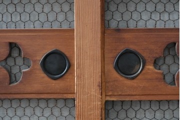 和製アンティーク　透かし彫りの意匠が趣を添える四尺京水屋　(R-089992)