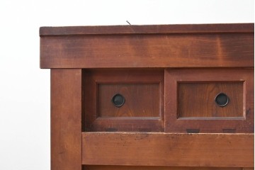 和製アンティーク　透かし彫りの意匠が趣を添える四尺京水屋の収納棚　(R-089993)