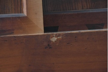 和製アンティーク　透かし彫りの意匠が趣を添える四尺京水屋の収納棚　(R-089993)