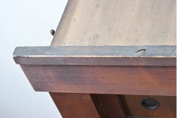 和製アンティーク　透かし彫りの意匠が趣を添える四尺京水屋の収納棚　(R-089993)