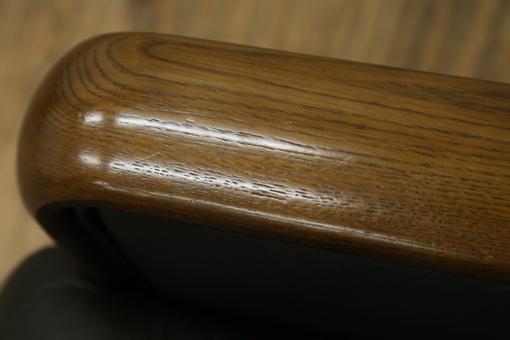 中古　カリモク家具(karimoku)　WSシリーズ　コンパクトサイズ　本革(レザー)　重厚感と快適さを兼ね備えた一人掛けソファ　定価12万円　(R-089995)
