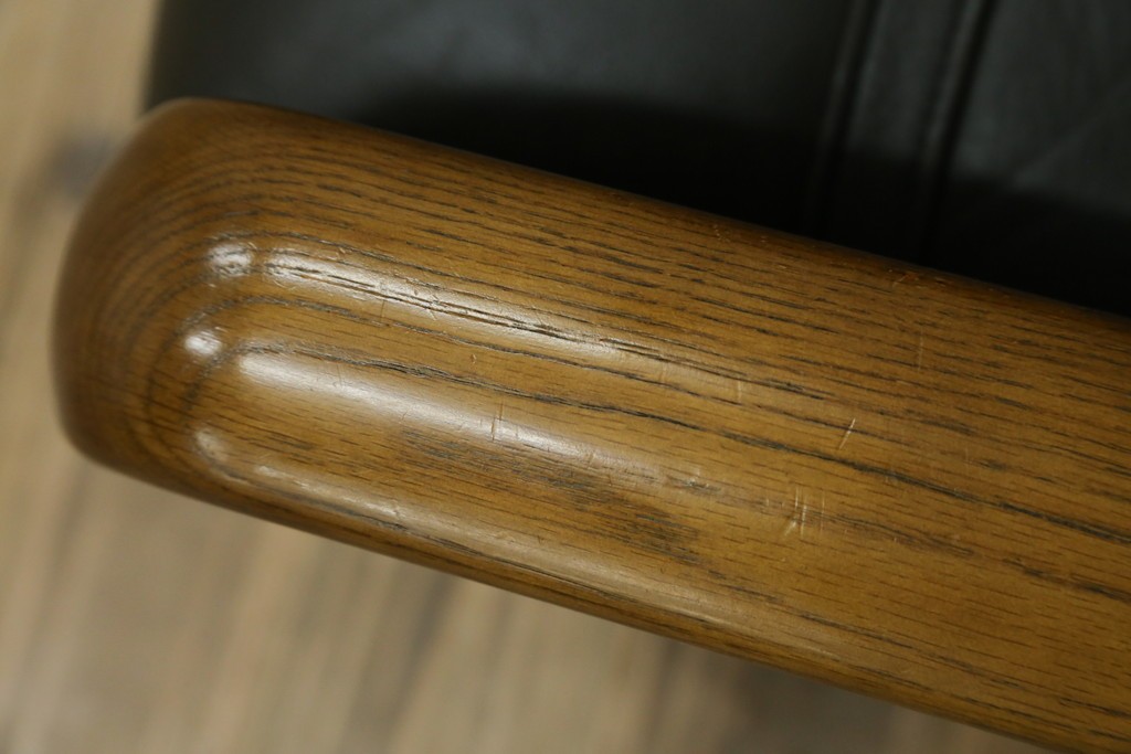 中古　カリモク家具(karimoku)　WSシリーズ　コンパクトサイズ　本革(レザー)　重厚感と快適さを兼ね備えた一人掛けソファ　定価12万円　(R-089995)