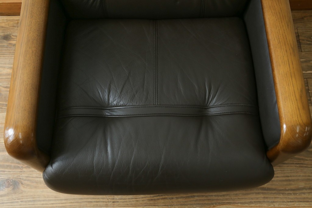 中古　カリモク家具(karimoku)　WSシリーズ　コンパクトサイズ　本革(レザー)　重厚感と快適さを兼ね備えた一人掛けソファ　定価12万円　(R-089995)