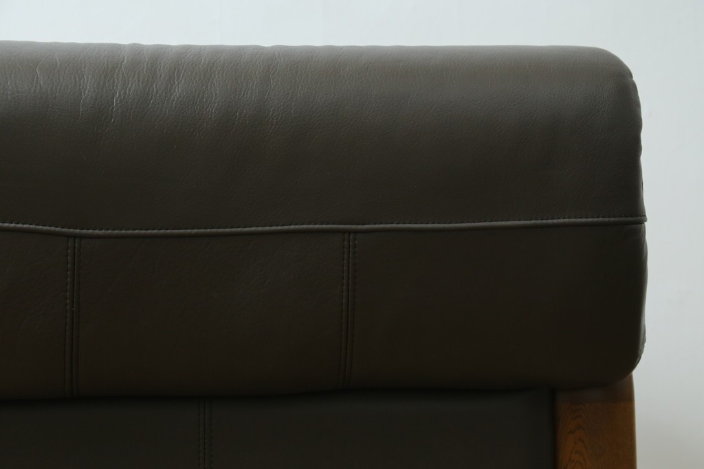 中古　カリモク家具(karimoku)　WSシリーズ　コンパクトサイズ　本革(レザー)　重厚感と快適さを兼ね備えた一人掛けソファ　定価12万円　(R-089995)