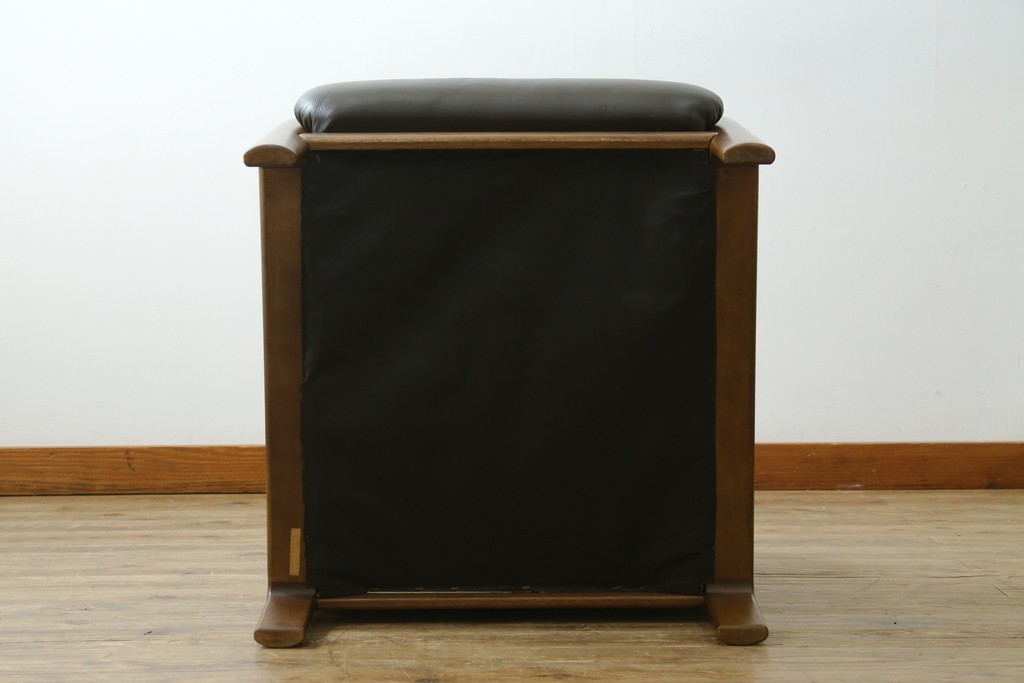 中古　カリモク家具(karimoku)　WSシリーズ　コンパクトサイズ　本革(レザー)　重厚感と快適さを兼ね備えた一人掛けソファ　定価12万円　(R-089995)