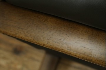 中古　カリモク家具(karimoku)　WSシリーズ　コンパクトサイズ　本革(レザー)　重厚感と快適さを兼ね備えた一人掛けソファ　定価12万円　(R-089995)
