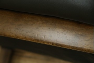 中古　カリモク家具(karimoku)　WSシリーズ　コンパクトサイズ　本革(レザー)　重厚感と快適さを兼ね備えた一人掛けソファ　定価12万円　(R-089995)