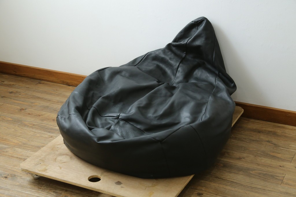 中古　de Sede(デセデ)　DS-9087　Beanbag(ビーンバッグ)　しなやかな黒レザーのビーズクッションソファ　定価約17万円　(R-089996)