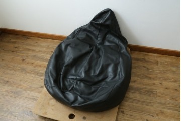 中古　de Sede(デセデ)　DS-9087　Beanbag(ビーンバッグ)　しなやかな黒レザーのビーズクッションソファ　定価約17万円　(R-089996)