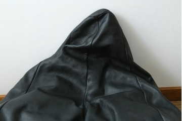 中古　de Sede(デセデ)　DS-9087　Beanbag(ビーンバッグ)　しなやかな黒レザーのビーズクッションソファ　定価約17万円　(R-089996)