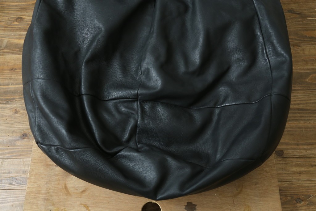 中古　de Sede(デセデ)　DS-9087　Beanbag(ビーンバッグ)　しなやかな黒レザーのビーズクッションソファ　定価約17万円　(R-089996)