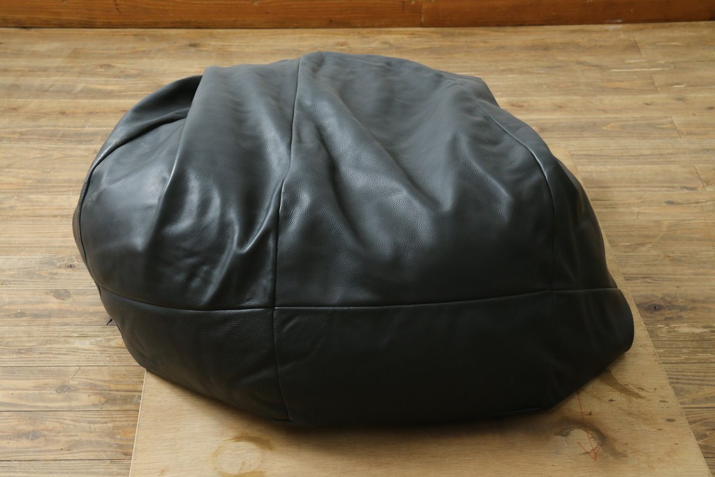 中古　de Sede(デセデ)　DS-9087　Beanbag(ビーンバッグ)　しなやかな黒レザーのビーズクッションソファ　定価約17万円　(R-089996)