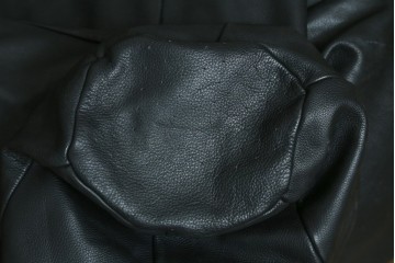 中古　de Sede(デセデ)　DS-9087　Beanbag(ビーンバッグ)　しなやかな黒レザーのビーズクッションソファ　定価約17万円　(R-089996)