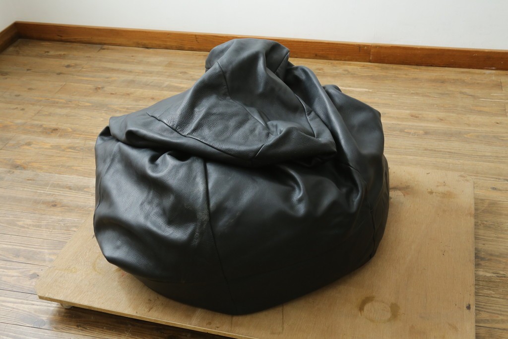 中古　de Sede(デセデ)　DS-9087　Beanbag(ビーンバッグ)　しなやかな黒レザーのビーズクッションソファ　定価約17万円　(R-089996)