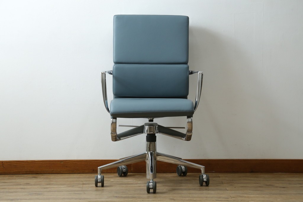 中古　超美品!!　使用感ほぼなし　Cassina ixc.(カッシーナ・イクスシー)　Alias(アリアス)　Alberto Meda(アルベルト・メダ)デザイン　本革(レザー)　快適な座り心地を両立したキャスタースウィベルアームチェア　定価約72万円　(R-089997)