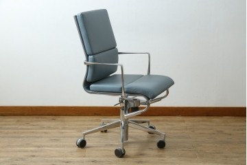 中古　超美品!!　使用感ほぼなし　Cassina ixc.(カッシーナ・イクスシー)　Alias(アリアス)　Alberto Meda(アルベルト・メダ)デザイン　本革(レザー)　快適な座り心地を両立したキャスタースウィベルアームチェア　定価約72万円　(R-089997)