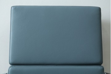 中古　超美品!!　使用感ほぼなし　Cassina ixc.(カッシーナ・イクスシー)　Alias(アリアス)　Alberto Meda(アルベルト・メダ)デザイン　本革(レザー)　快適な座り心地を両立したキャスタースウィベルアームチェア　定価約72万円　(R-089997)