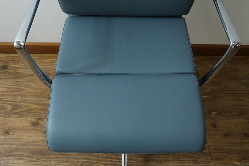 中古　超美品!!　使用感ほぼなし　Cassina ixc.(カッシーナ・イクスシー)　Alias(アリアス)　Alberto Meda(アルベルト・メダ)デザイン　本革(レザー)　快適な座り心地を両立したキャスタースウィベルアームチェア　定価約72万円　(R-089997)