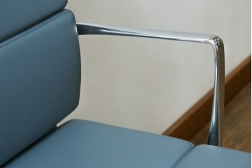 中古　超美品!!　使用感ほぼなし　Cassina ixc.(カッシーナ・イクスシー)　Alias(アリアス)　Alberto Meda(アルベルト・メダ)デザイン　本革(レザー)　快適な座り心地を両立したキャスタースウィベルアームチェア　定価約72万円　(R-089997)