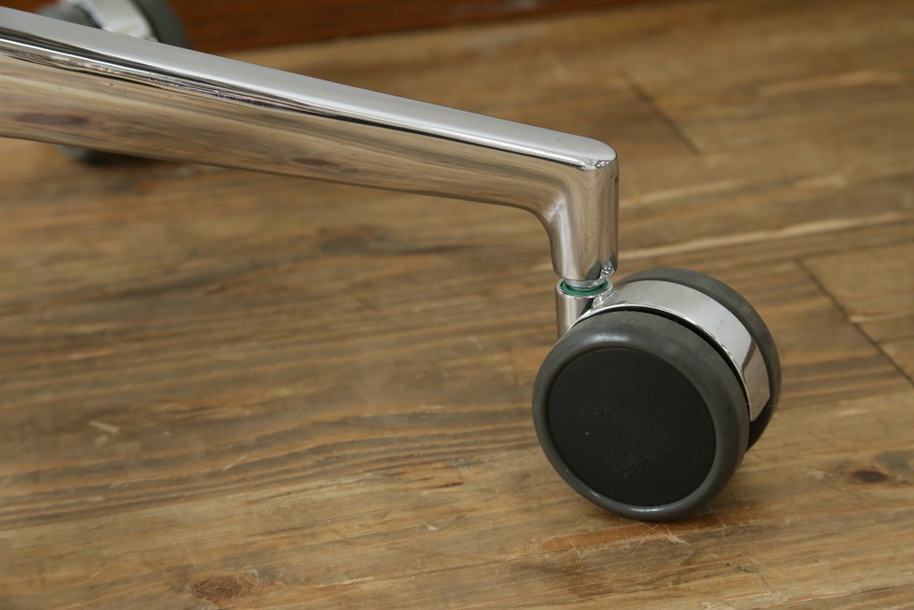 中古　超美品!!　使用感ほぼなし　Cassina ixc.(カッシーナ・イクスシー)　Alias(アリアス)　Alberto Meda(アルベルト・メダ)デザイン　本革(レザー)　快適な座り心地を両立したキャスタースウィベルアームチェア　定価約72万円　(R-089997)