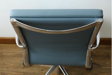 中古　超美品!!　使用感ほぼなし　Cassina ixc.(カッシーナ・イクスシー)　Alias(アリアス)　Alberto Meda(アルベルト・メダ)デザイン　本革(レザー)　快適な座り心地を両立したキャスタースウィベルアームチェア　定価約72万円　(R-089997)