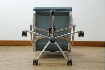 中古　超美品!!　使用感ほぼなし　Cassina ixc.(カッシーナ・イクスシー)　Alias(アリアス)　Alberto Meda(アルベルト・メダ)デザイン　本革(レザー)　快適な座り心地を両立したキャスタースウィベルアームチェア　定価約72万円　(R-089997)