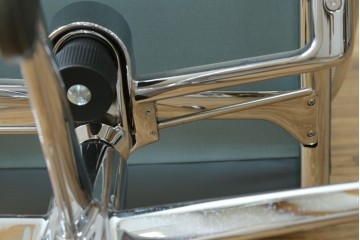 中古　超美品!!　使用感ほぼなし　Cassina ixc.(カッシーナ・イクスシー)　Alias(アリアス)　Alberto Meda(アルベルト・メダ)デザイン　本革(レザー)　快適な座り心地を両立したキャスタースウィベルアームチェア　定価約72万円　(R-089997)