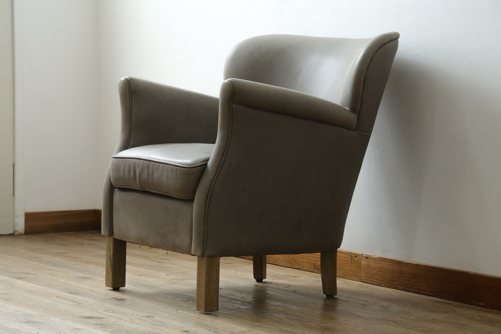 中古　HALO(ハロ)　FAT LUXE(ファット リュクス)　GREEN WHICH ARM CHAIR(グリーンウィッチアームチェア)　本革　包み込むような背もたれが魅力のアームチェア　(R-089999)
