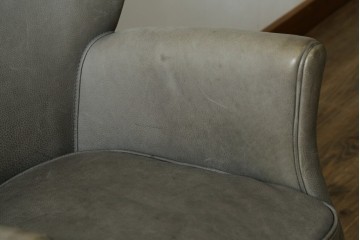中古　HALO(ハロ)　FAT LUXE(ファット リュクス)　GREEN WHICH ARM CHAIR(グリーンウィッチアームチェア)　本革　包み込むような背もたれが魅力のアームチェア　(R-089999)