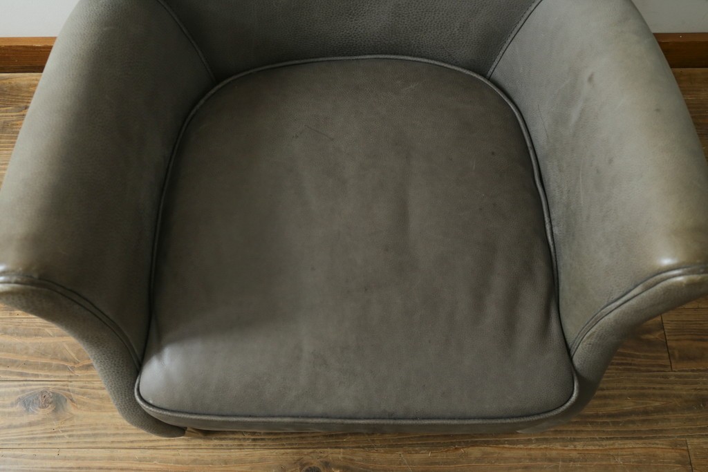 中古　HALO(ハロ)　FAT LUXE(ファット リュクス)　GREEN WHICH ARM CHAIR(グリーンウィッチアームチェア)　本革　包み込むような背もたれが魅力のアームチェア　(R-089999)