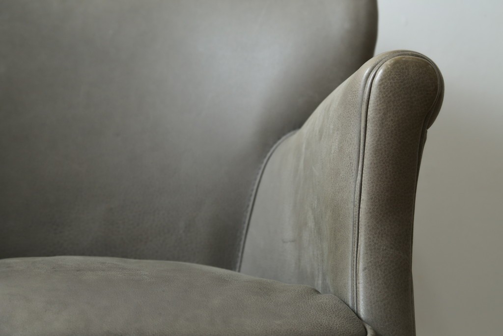 中古　HALO(ハロ)　FAT LUXE(ファット リュクス)　GREEN WHICH ARM CHAIR(グリーンウィッチアームチェア)　本革　包み込むような背もたれが魅力のアームチェア　(R-089999)