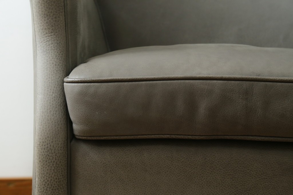 中古　HALO(ハロ)　FAT LUXE(ファット リュクス)　GREEN WHICH ARM CHAIR(グリーンウィッチアームチェア)　本革　包み込むような背もたれが魅力のアームチェア　(R-089999)