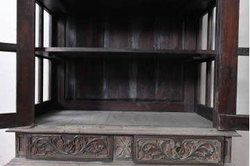 アジアンヴィンテージ　バリ　チーク材　アーチ型のフォルムと繊細な彫刻が美しいショーケース　(R-090000)