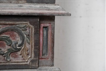 アジアンヴィンテージ　バリ　チーク材　アーチ型のフォルムと繊細な彫刻が美しいショーケース　(R-090000)