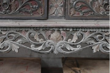 アジアンヴィンテージ　バリ　チーク材　アーチ型のフォルムと繊細な彫刻が美しいショーケース　(R-090000)